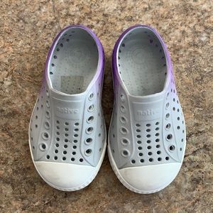Native toddler shoes size 5